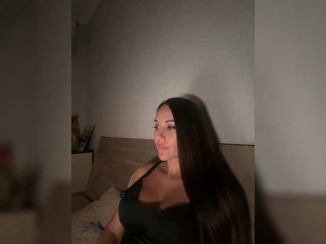 QWEENII live cam on BongaCams