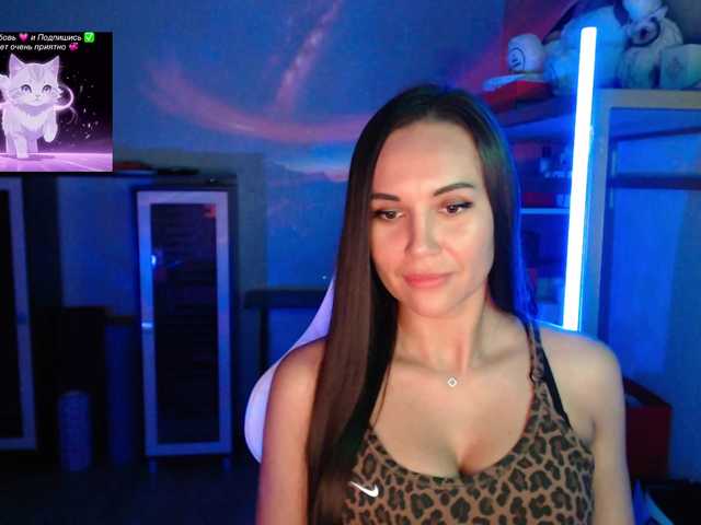 QWEENII live cam on BongaCams