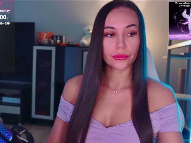 QWEENII live cam on BongaCams