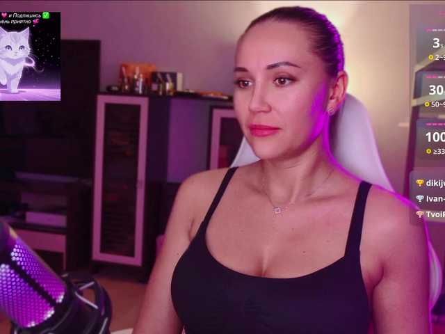 QWEENII live cam on BongaCams