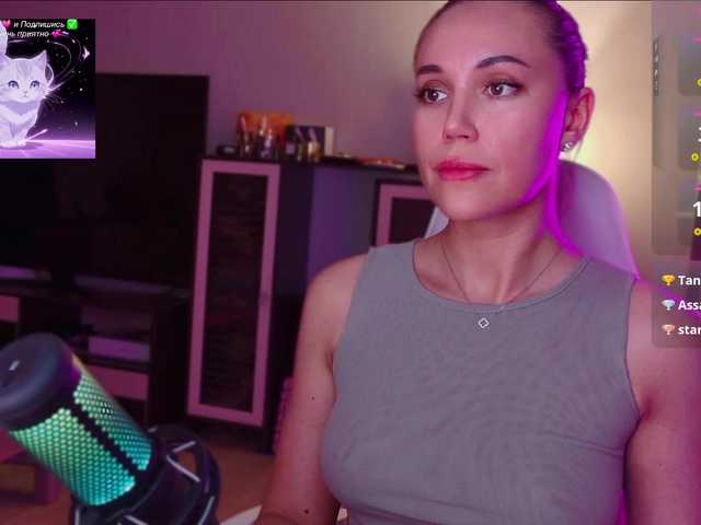 QWEENII live cam on BongaCams