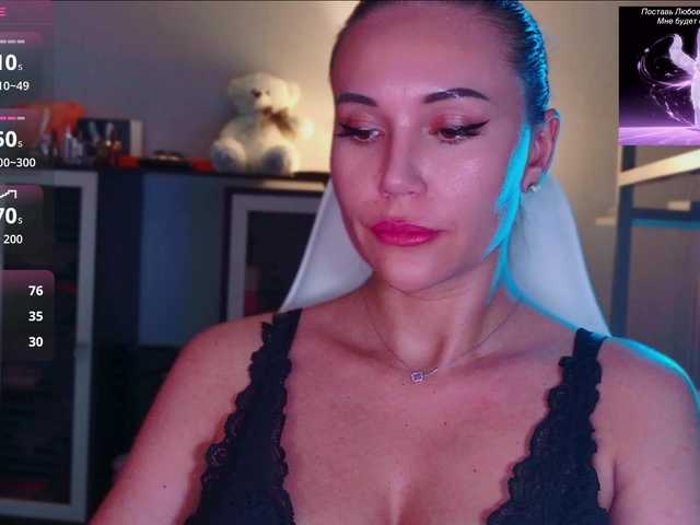 QWEENII live cam on BongaCams