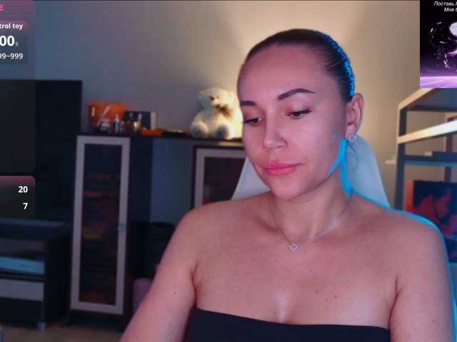 QWEENII live cam on BongaCams