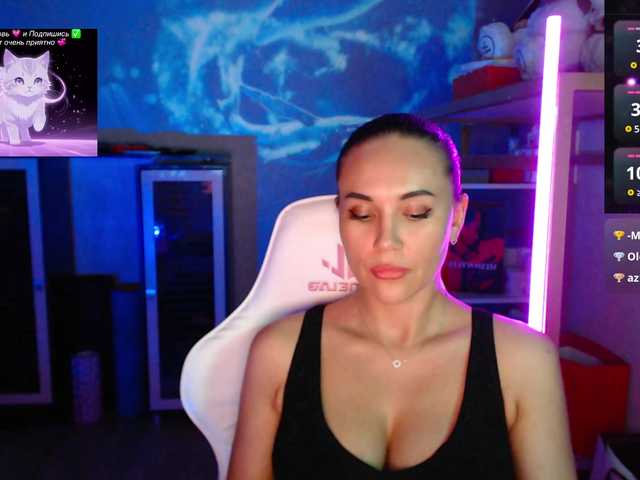 QWEENII live cam on BongaCams