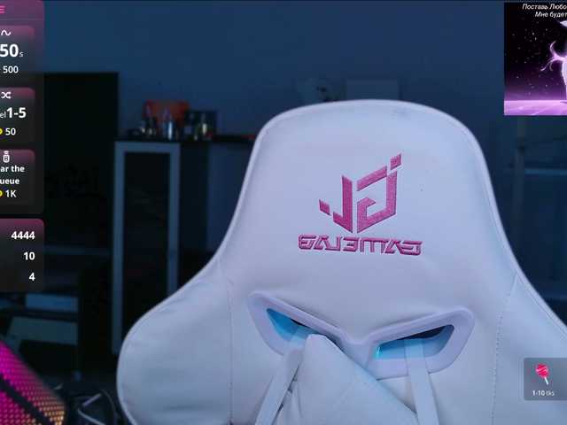 QWEENII live cam on BongaCams