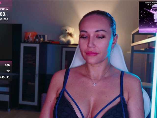 QWEENII live cam on BongaCams