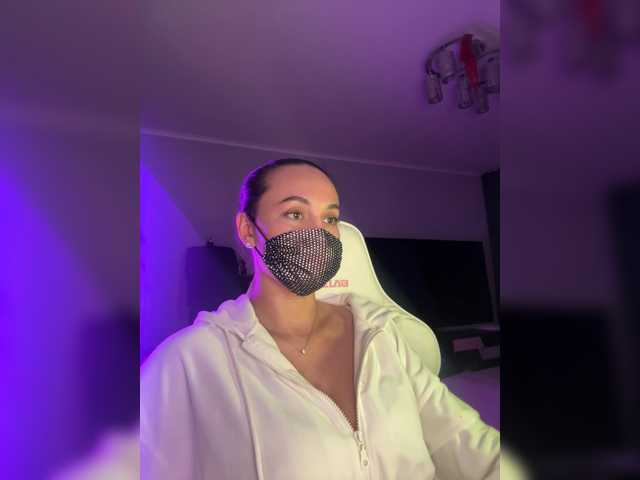 QWEENII's BongaCams show and profile