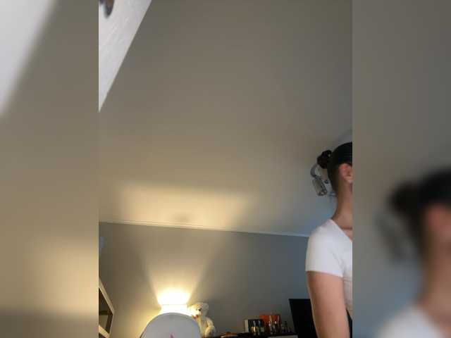QWEENII live cam on BongaCams