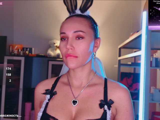 QWEENII live cam on BongaCams