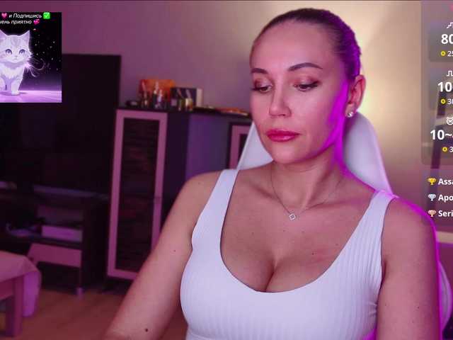 QWEENII live cam on BongaCams