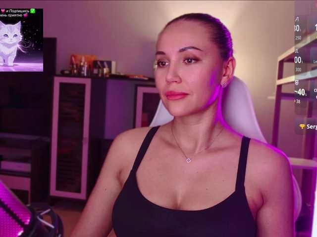 QWEENII live cam on BongaCams
