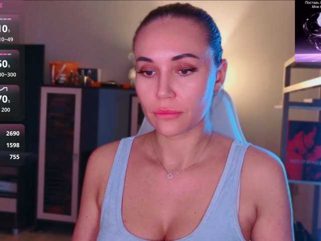 QWEENII live cam on BongaCams