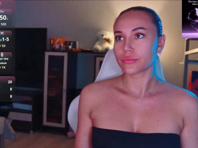 QWEENII live cam on BongaCams
