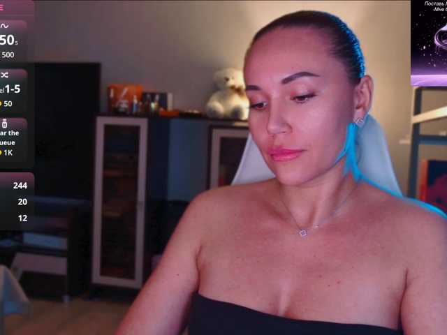 QWEENII live cam on BongaCams