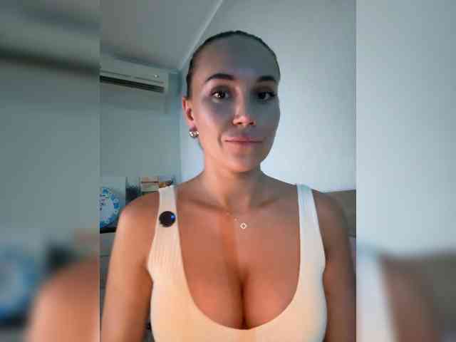 QWEENII webcam