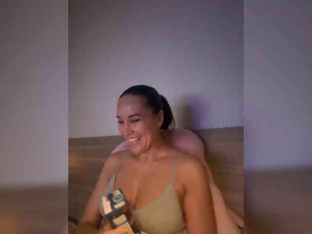 QWEENII webcam