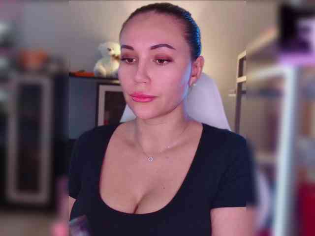 QWEENII webcam