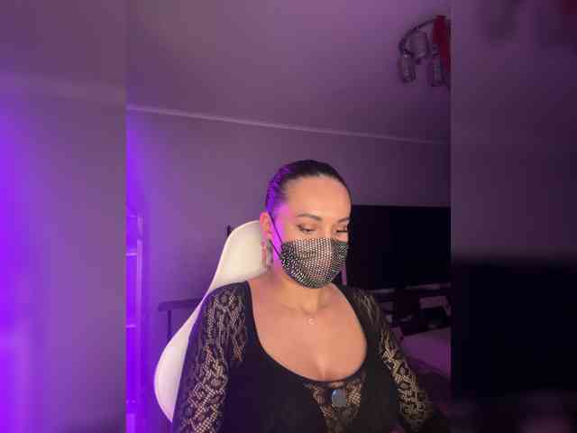 QWEENII webcam