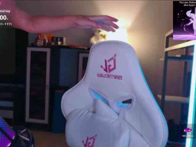 QWEENII webcam