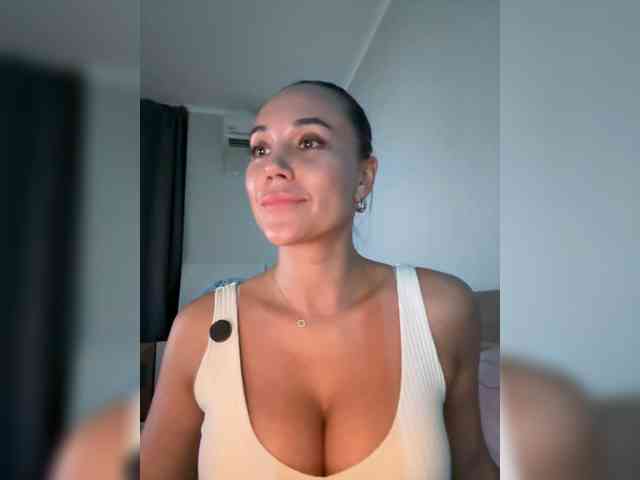 QWEENII webcam