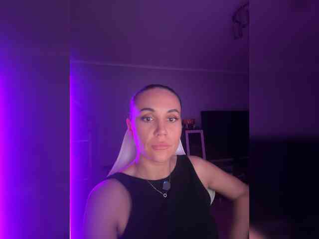 QWEENII webcam