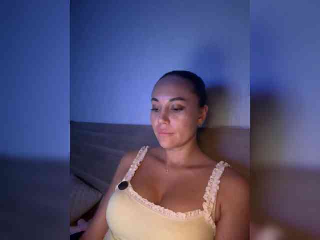 QWEENII webcam