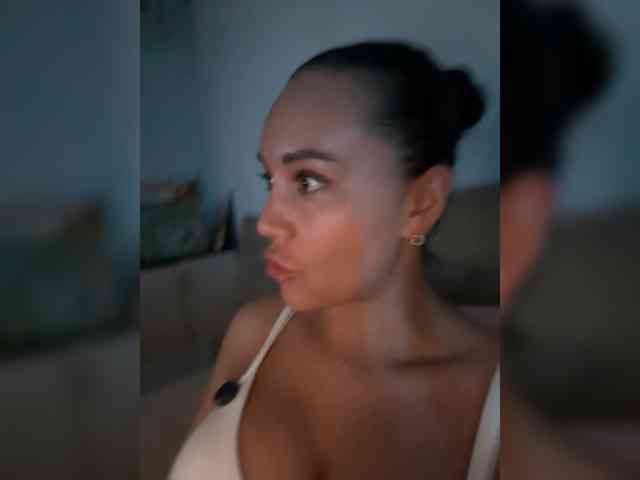 QWEENII webcam