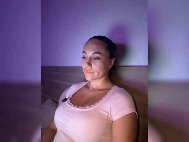 QWEENII webcam