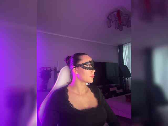 QWEENII webcam