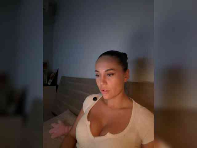 QWEENII webcam