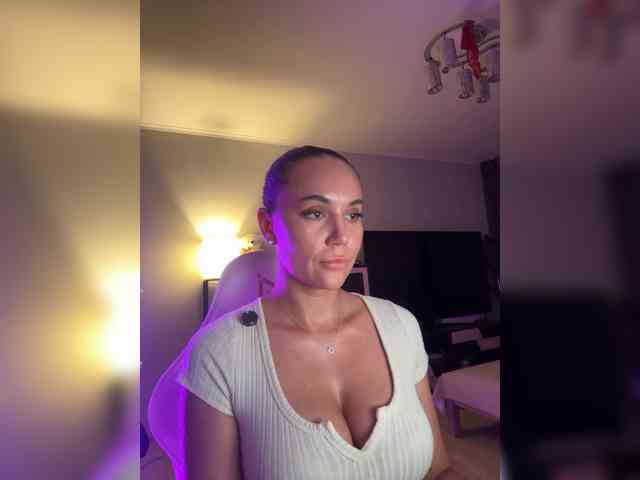 QWEENII webcam