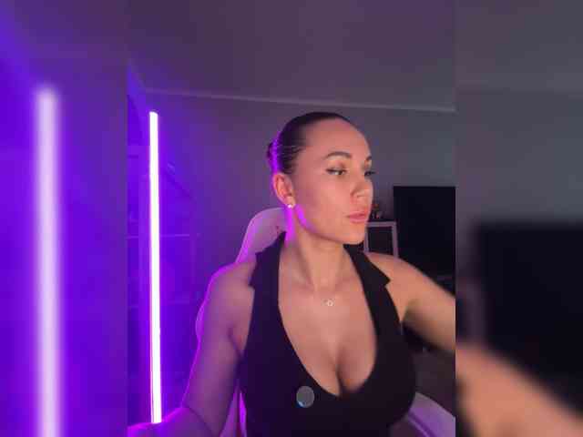 QWEENII webcam