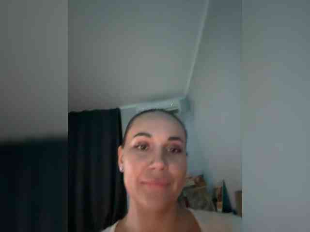 QWEENII webcam