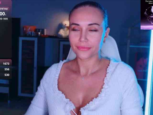 QWEENII webcam