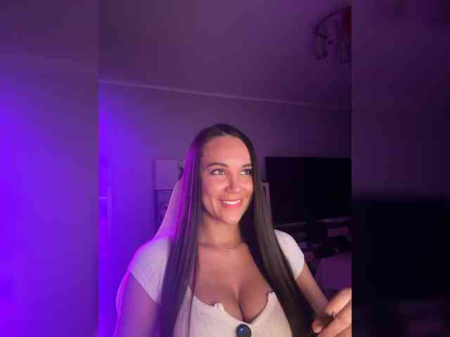 QWEENII webcam