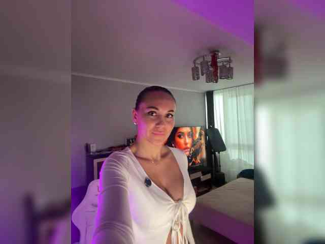 QWEENII webcam