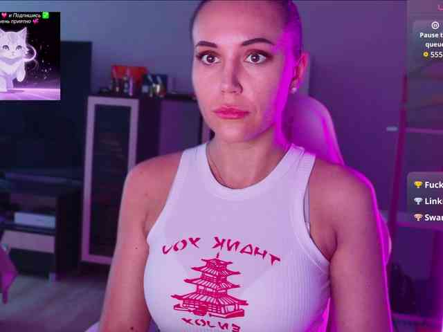 QWEENII webcam