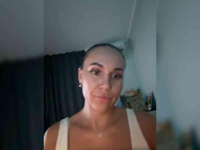 QWEENII webcam