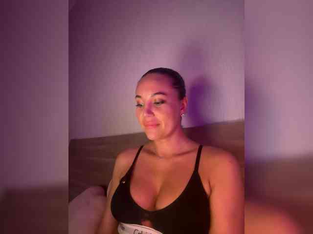 QWEENII webcam