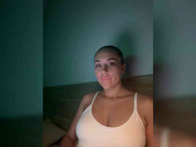 QWEENII webcam