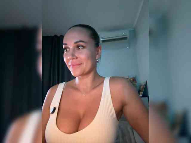 QWEENII webcam