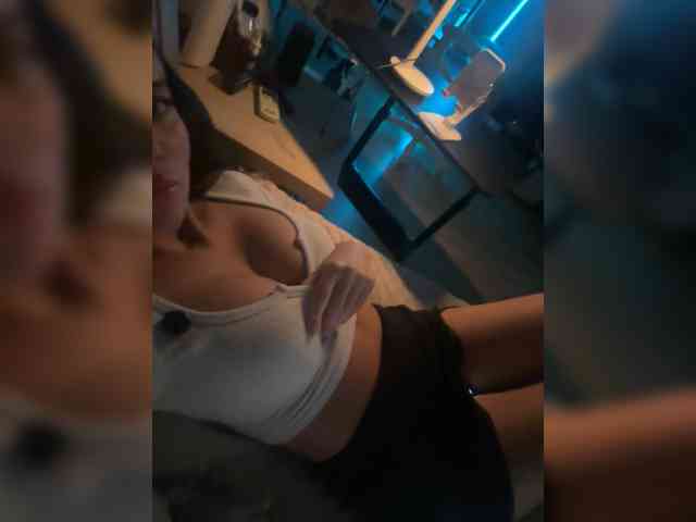 QWEENII webcam