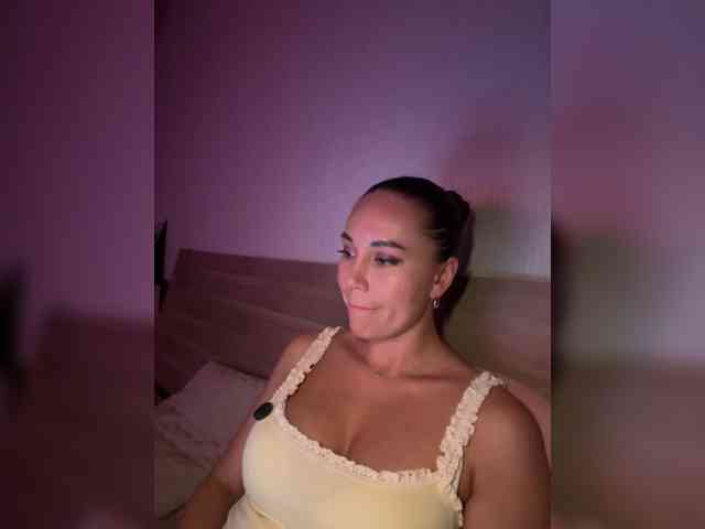 QWEENII webcam