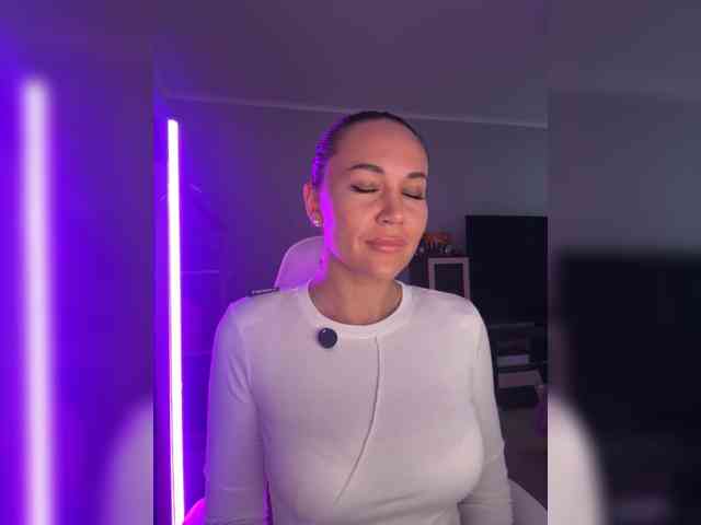 QWEENII webcam