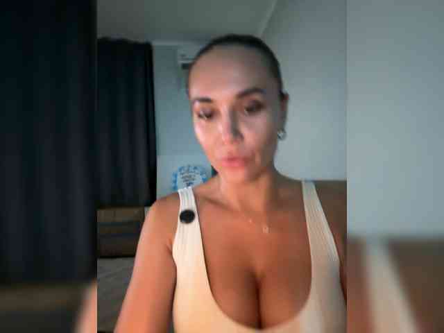 QWEENII webcam