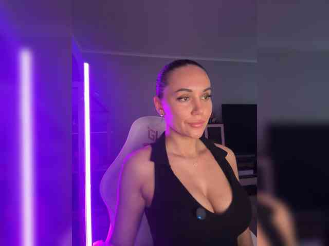 QWEENII webcam
