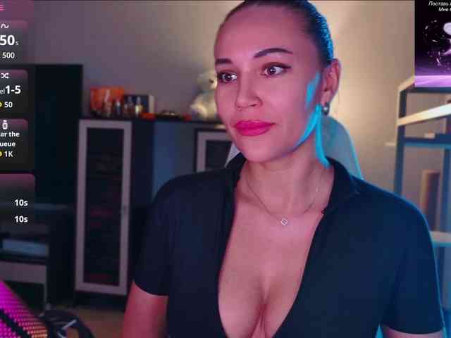 QWEENII webcam