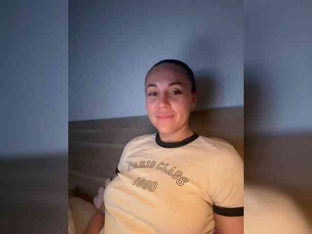 QWEENII webcam
