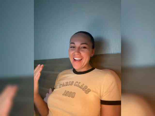 QWEENII webcam