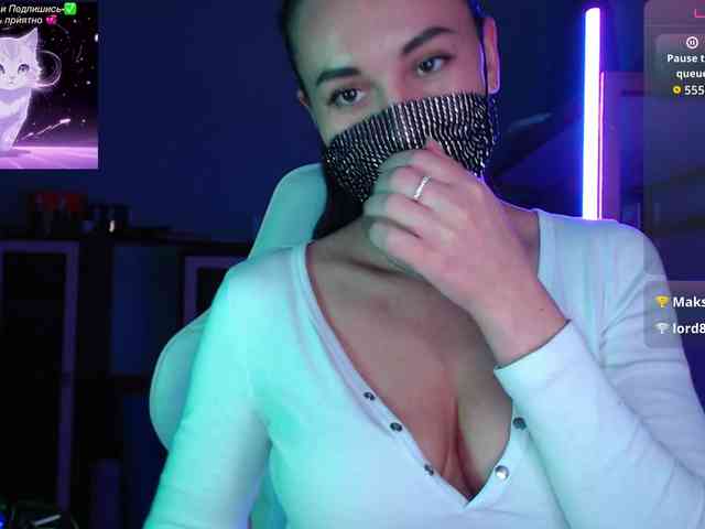 QWEENII webcam